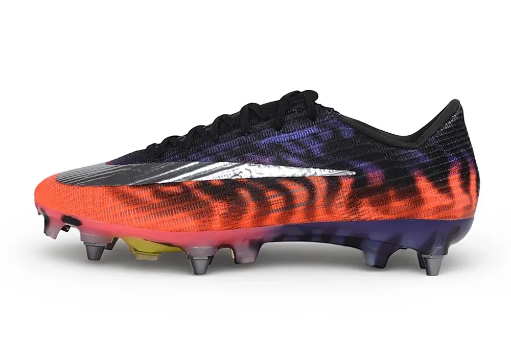 Nike Mercurial Superfly 11 in Red / Black