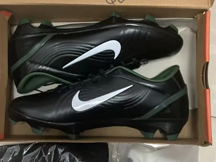 Dorian's boots on arrival